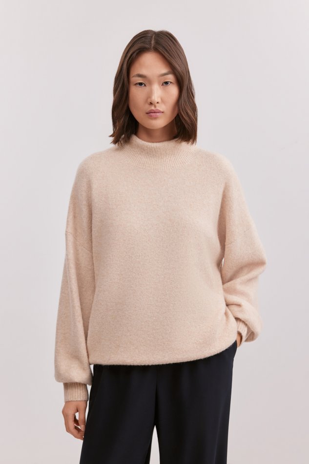 Базовый оверсайз джемпер с высоким воротником Baon B1325540