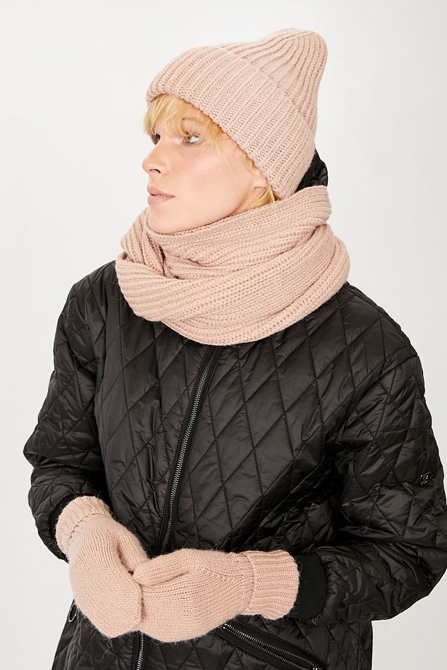 Зимний комплект: шапка-шарф-варежки