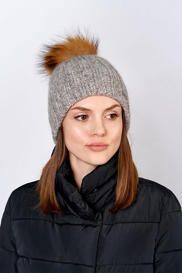 Купить женские меховые с помпонами шапки в интернет магазине webmaster-korolev.ru