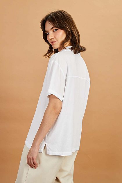 Льняная блузка-поло с вышивкой B1922035