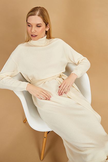 Платье-свитер с поясом