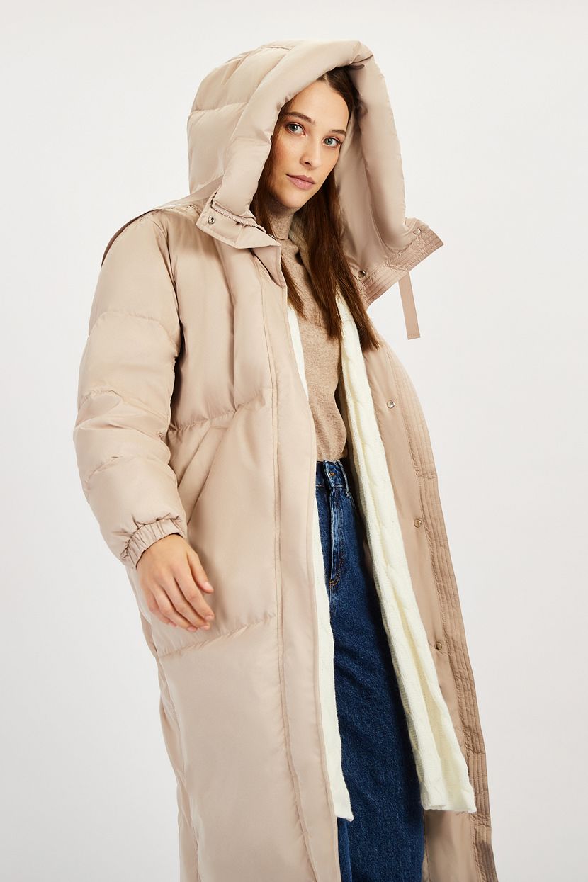 Длинный пуховик с капюшоном