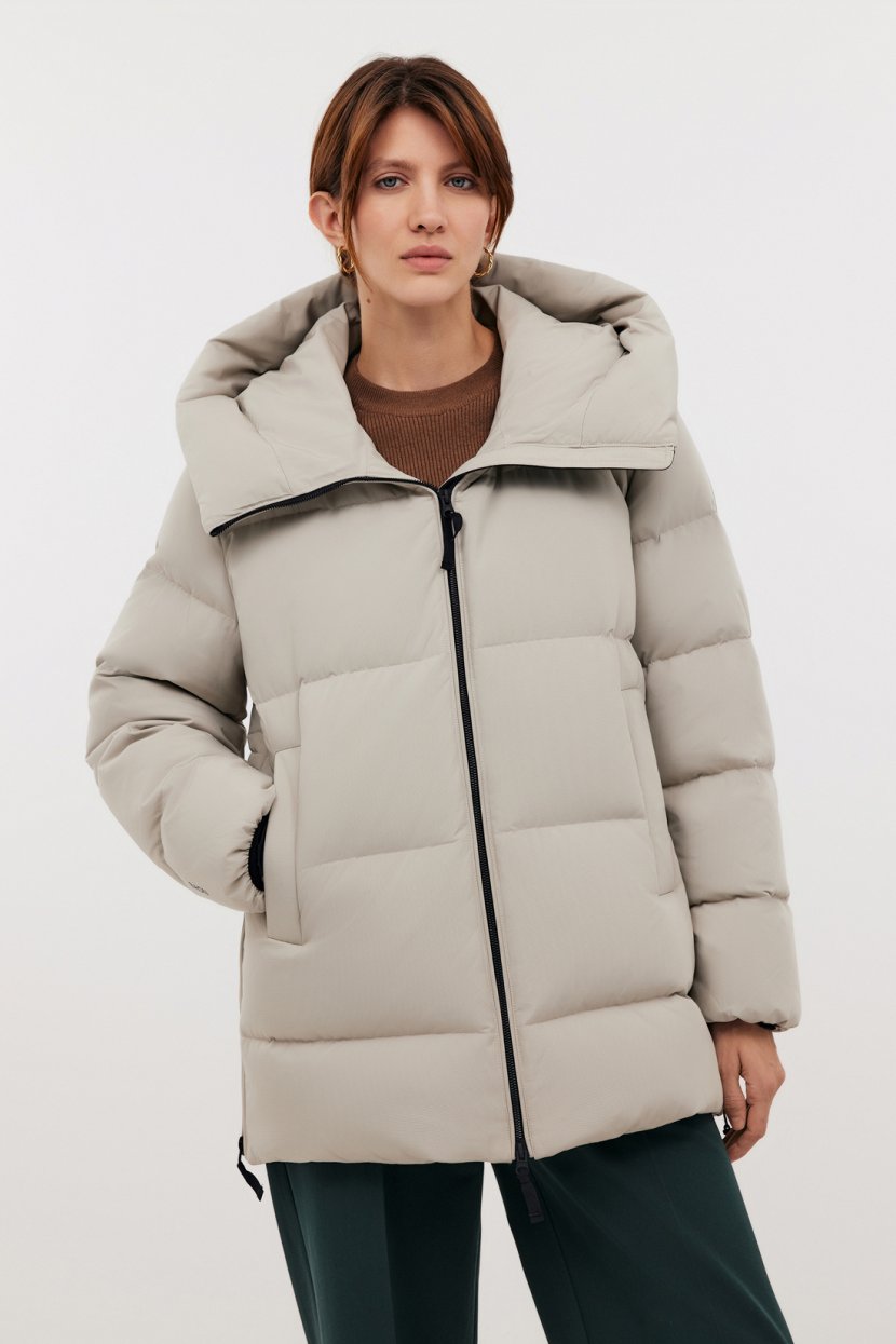 Короткий пуховик с капюшоном