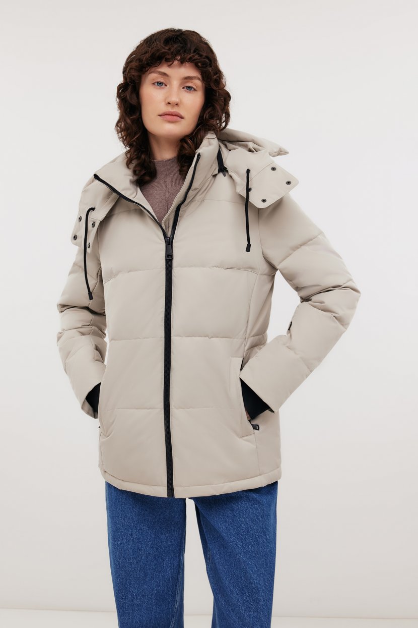 Укороченный пуховик с капюшоном