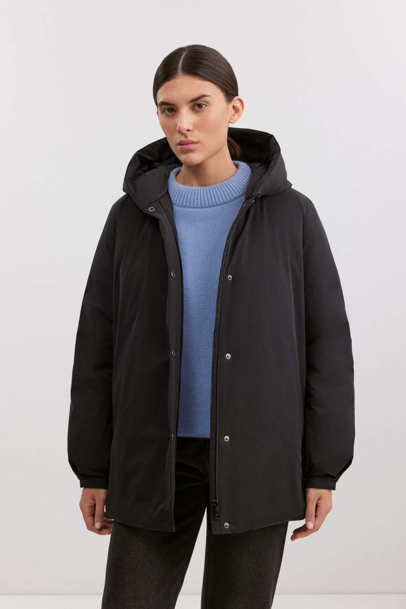 Укороченный пуховик с капюшоном 15999₽