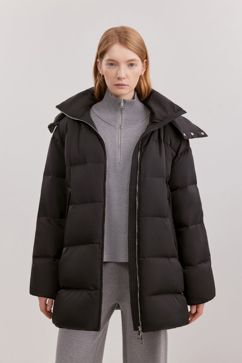 Удлиненный стеганый пуховик со съемным капюшоном 24199₽