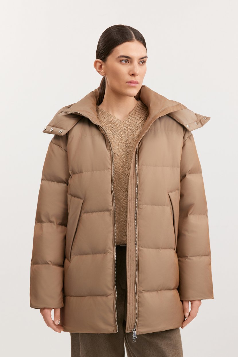 Удлиненный стеганый пуховик со съемным капюшоном 24199₽
