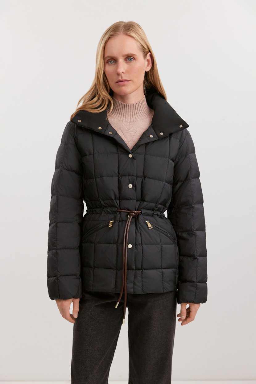 Короткий пуховик без капюшона 16599₽