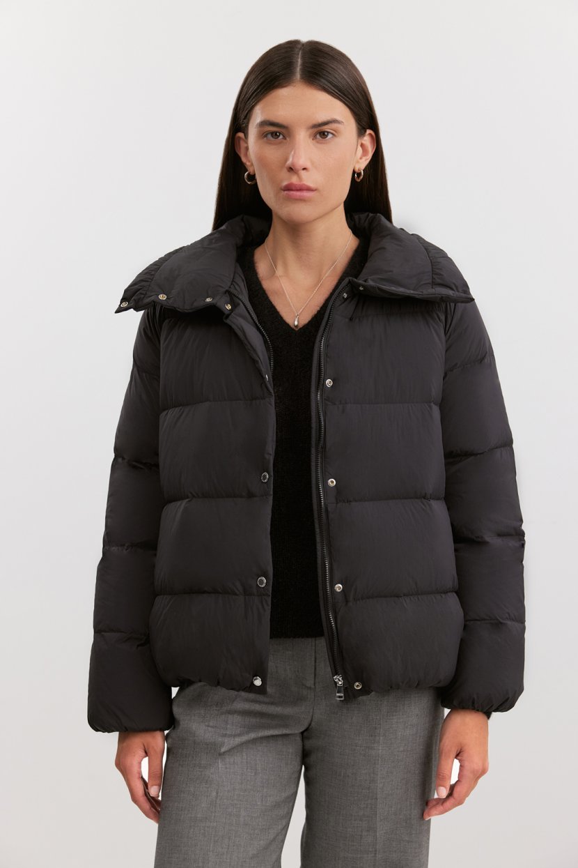 Короткий пуховик без капюшона