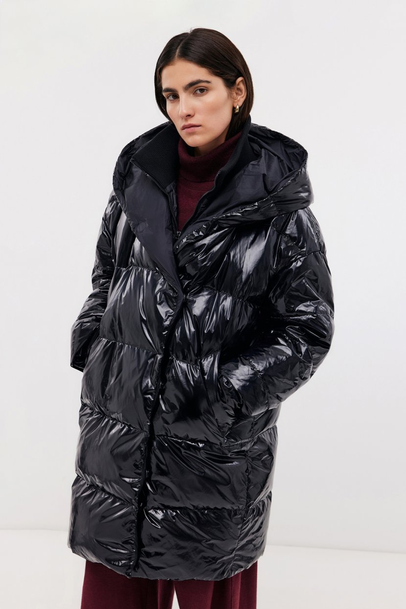 Женское пуховое пальто с несъемным капюшоном
