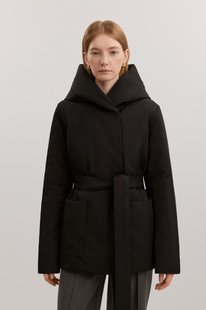 Женская утепленная куртка с капюшоном и воротником-стойкой 11899₽