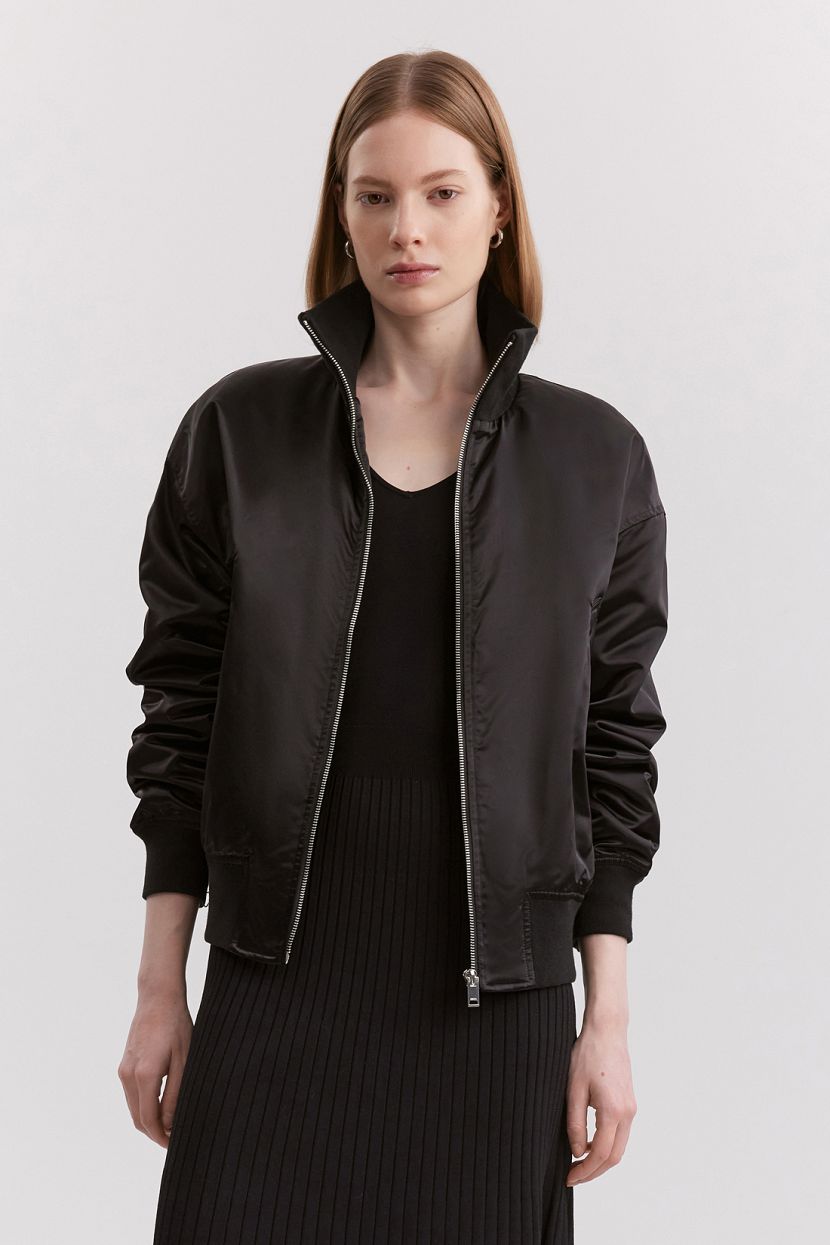 Короткая куртка-бомбер L черный 11899₽