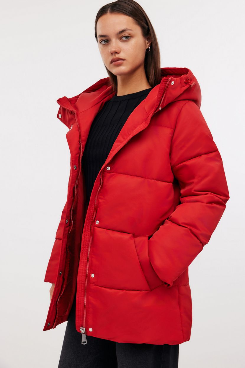 Женская удлиненная куртка из экопуха с капюшоном 12599₽