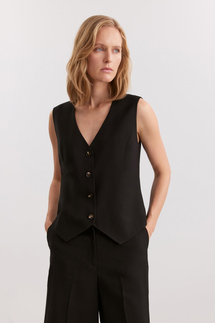 Жилет из вискозы L черный 4999₽