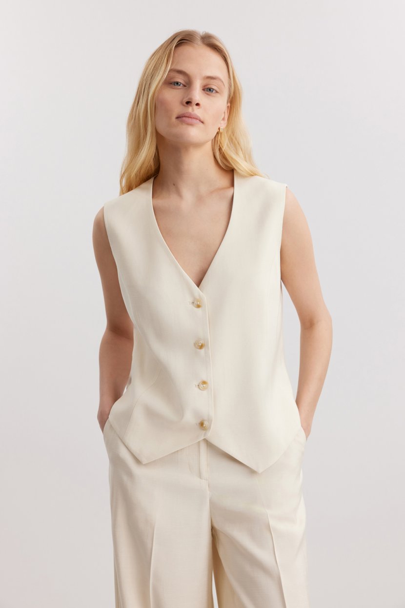 Жилет из вискозы L белый 4999₽