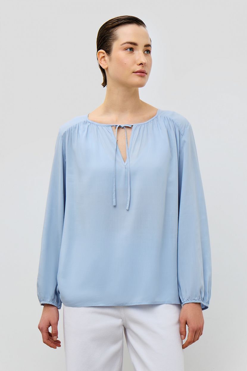 Блузка свободного кроя с вырезом на завязках, голубой
