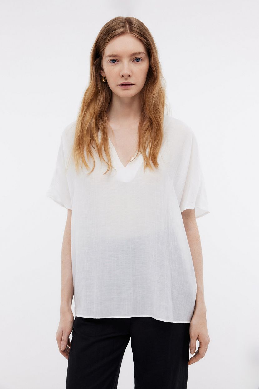 Блузка из вискозы прямая с V-образным вырезом L белый 1379₽