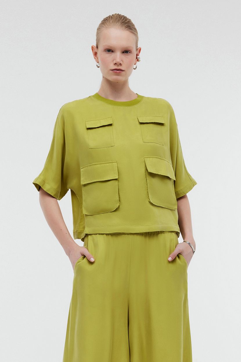 Блузка из вискозы купро с накладными карманами, зеленый