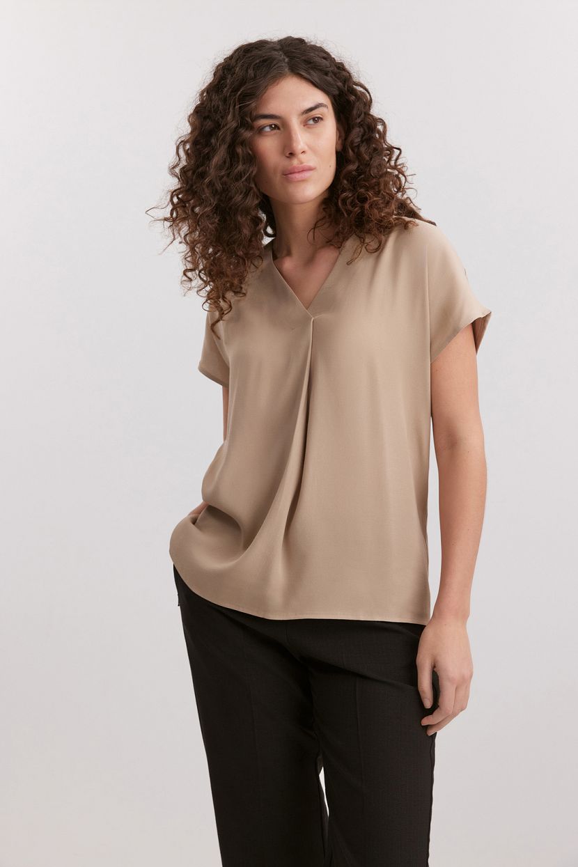 Блузка из 100 вискозы L бежевый 3572₽