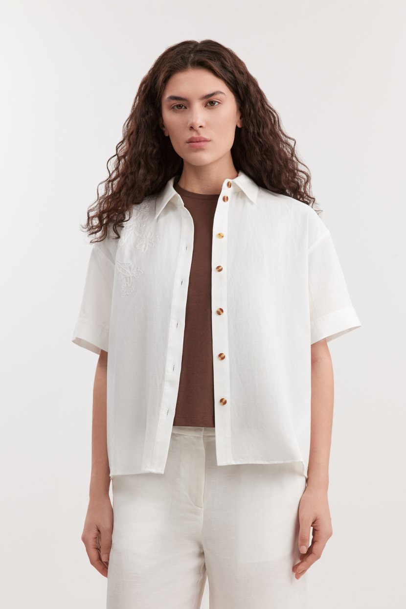 Блузка из лиоцелла со льном и объемной вышивкой 7699₽