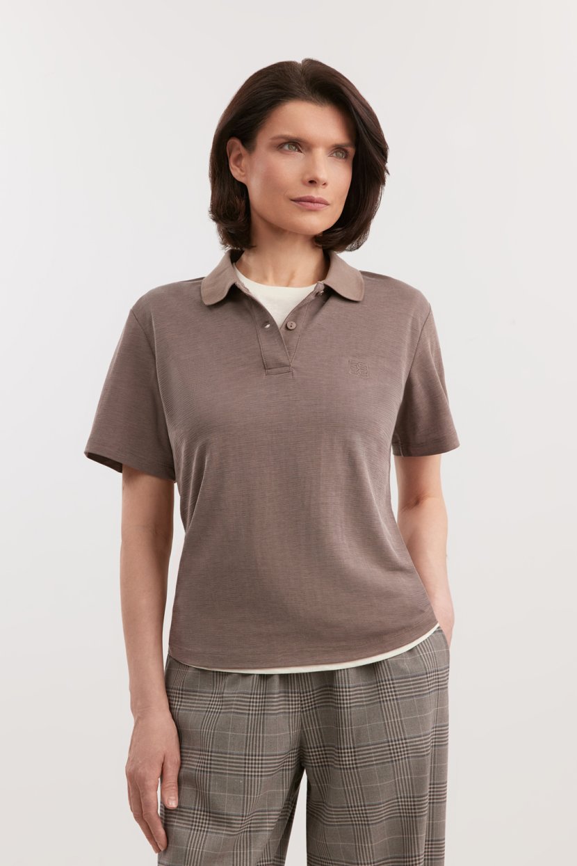 Поло из вискозы с перламутровыми пуговицами 4399₽