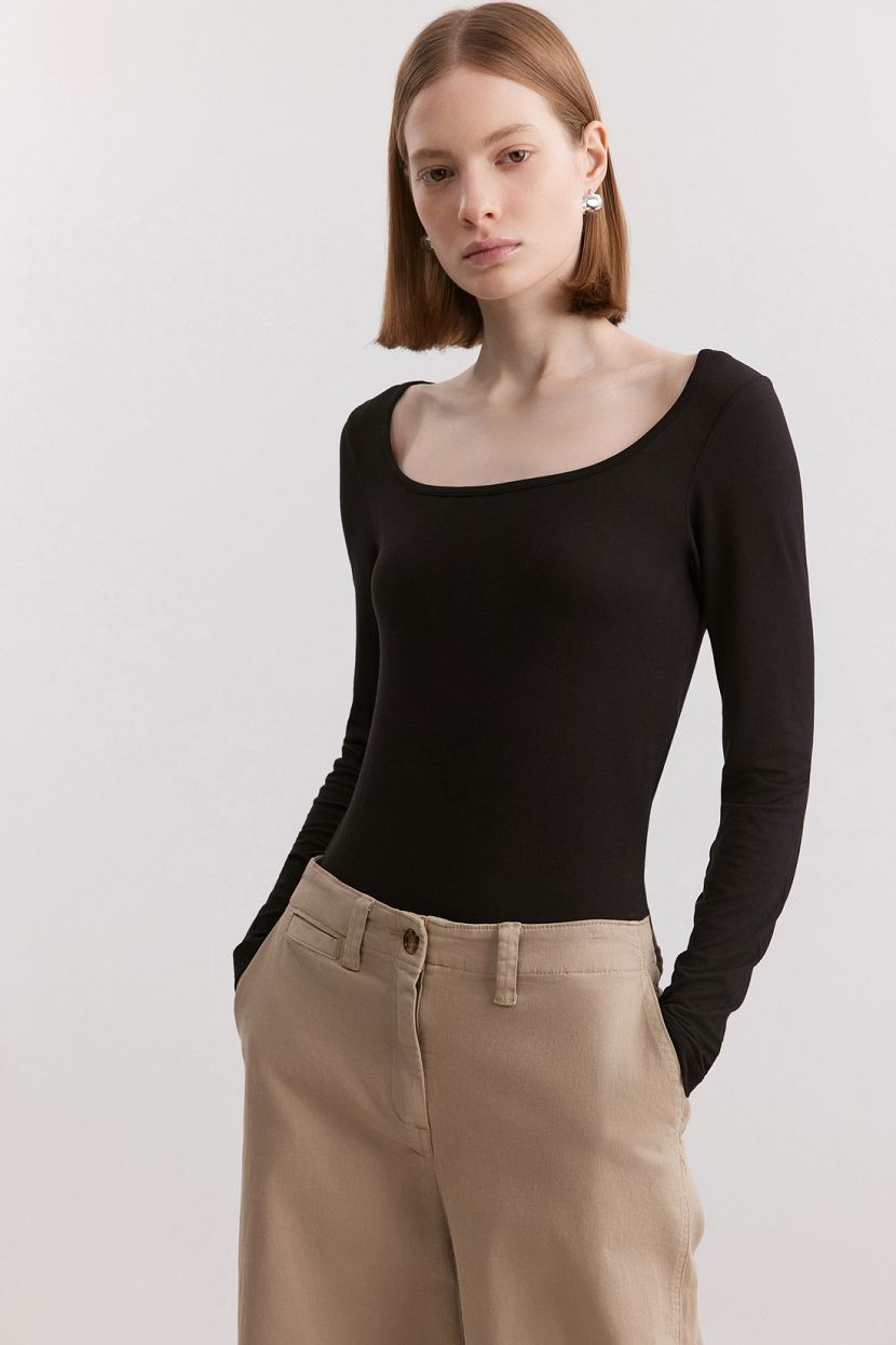 Лонгслив из вискозы L черный 1499₽