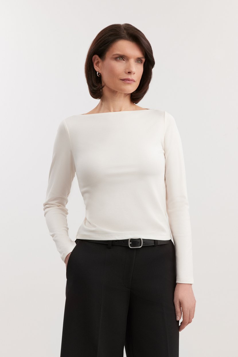 Облегающий лонгслив с вырезом