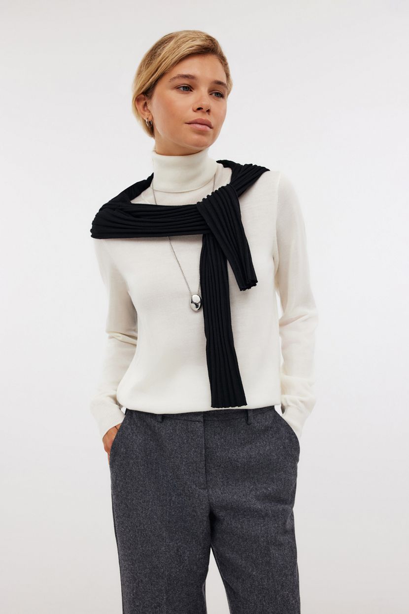 Водолазка из 100 шерсти L белый 5999₽