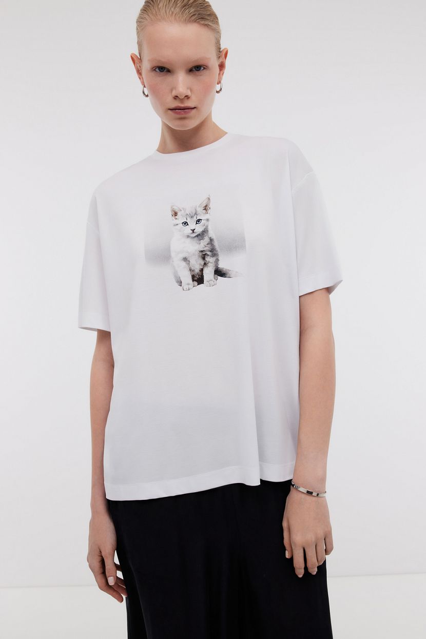 Футболка оверсайз из вискозы и шелка с фотопринтом 1709₽