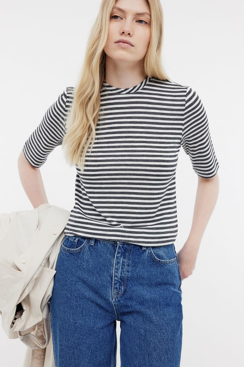 Футболка из фактурного трикотажа в полоску L белый 1599₽