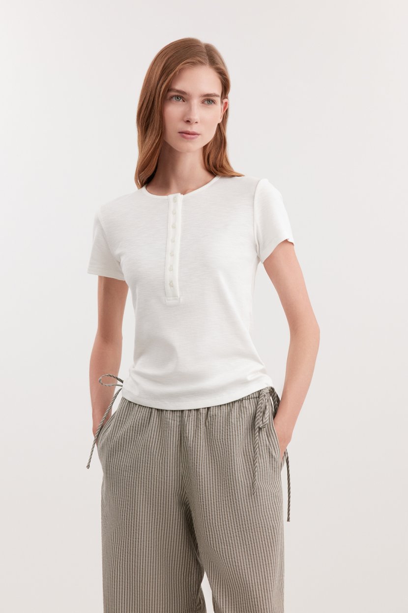 Облегающая футболка-хенли в рубчик