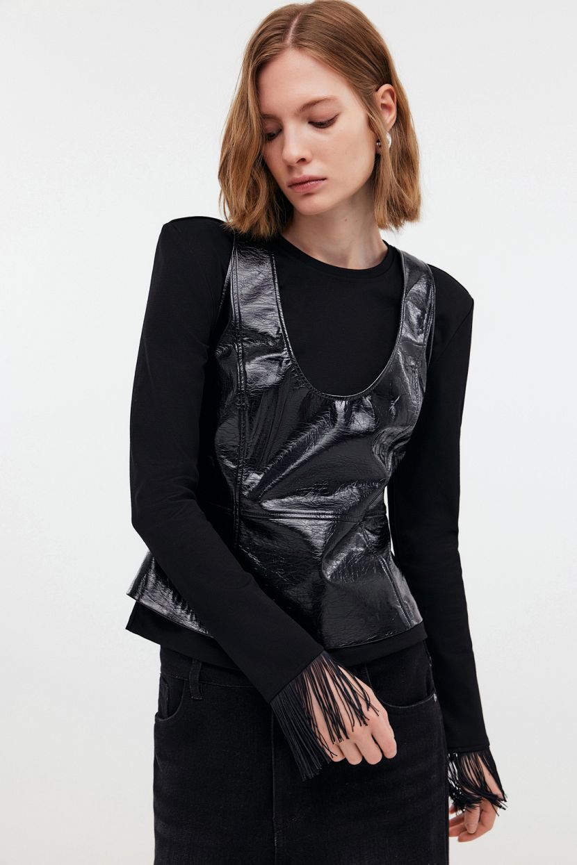 Топ без рукавов из экокожи L черный 3299₽