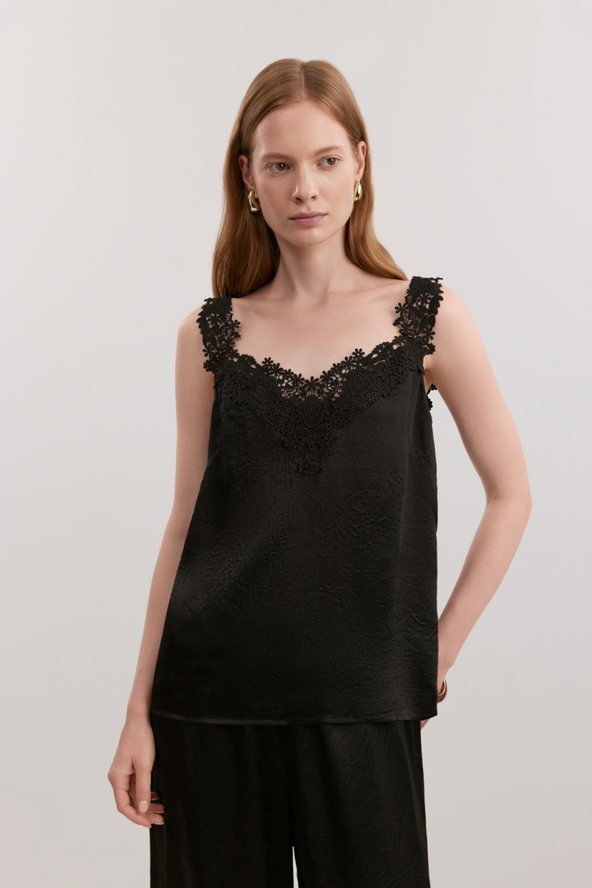 Блестящий топ с кружевом 3499₽