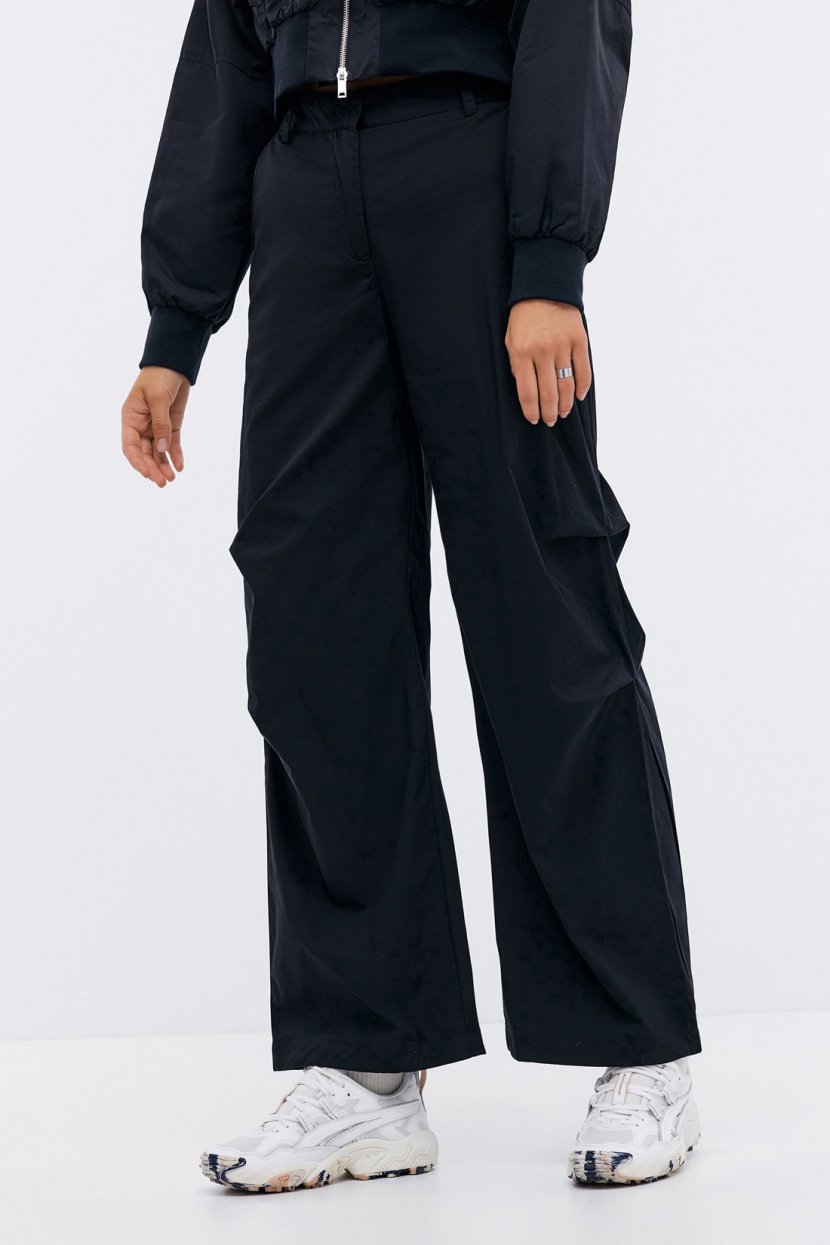 Брюки из хлопка с защипами L черный 2279₽