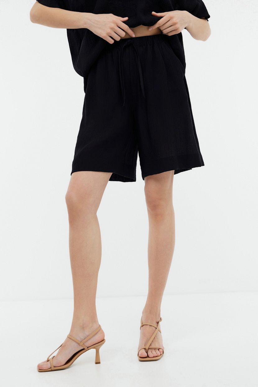 Шорты из смесовой вискозной ткани с мятым эффектом