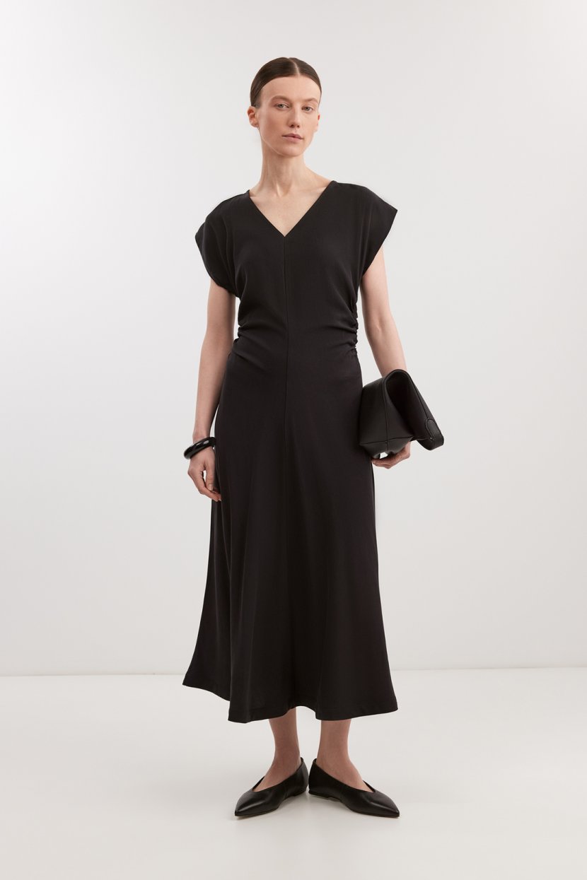 Платье-миди с драпировками в швах 12099₽