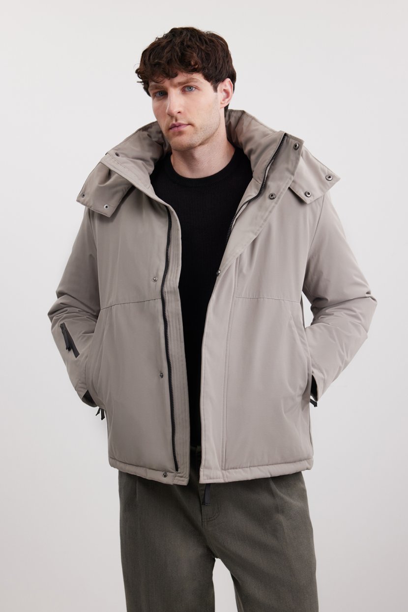 Укороченный пуховик с капюшоном и влагозащитой 21699₽