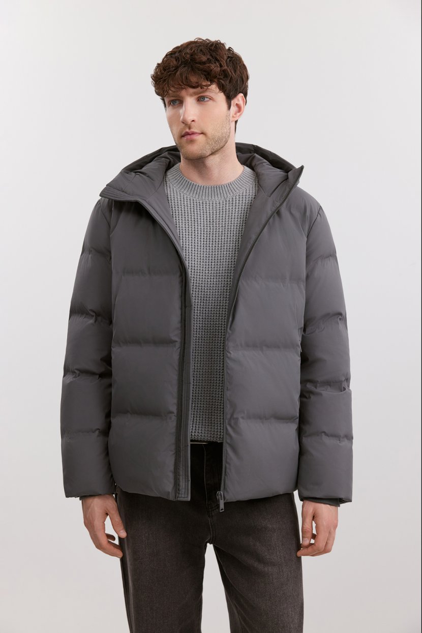 Стеганый укороченный зимний пуховик с капюшоном 24799₽