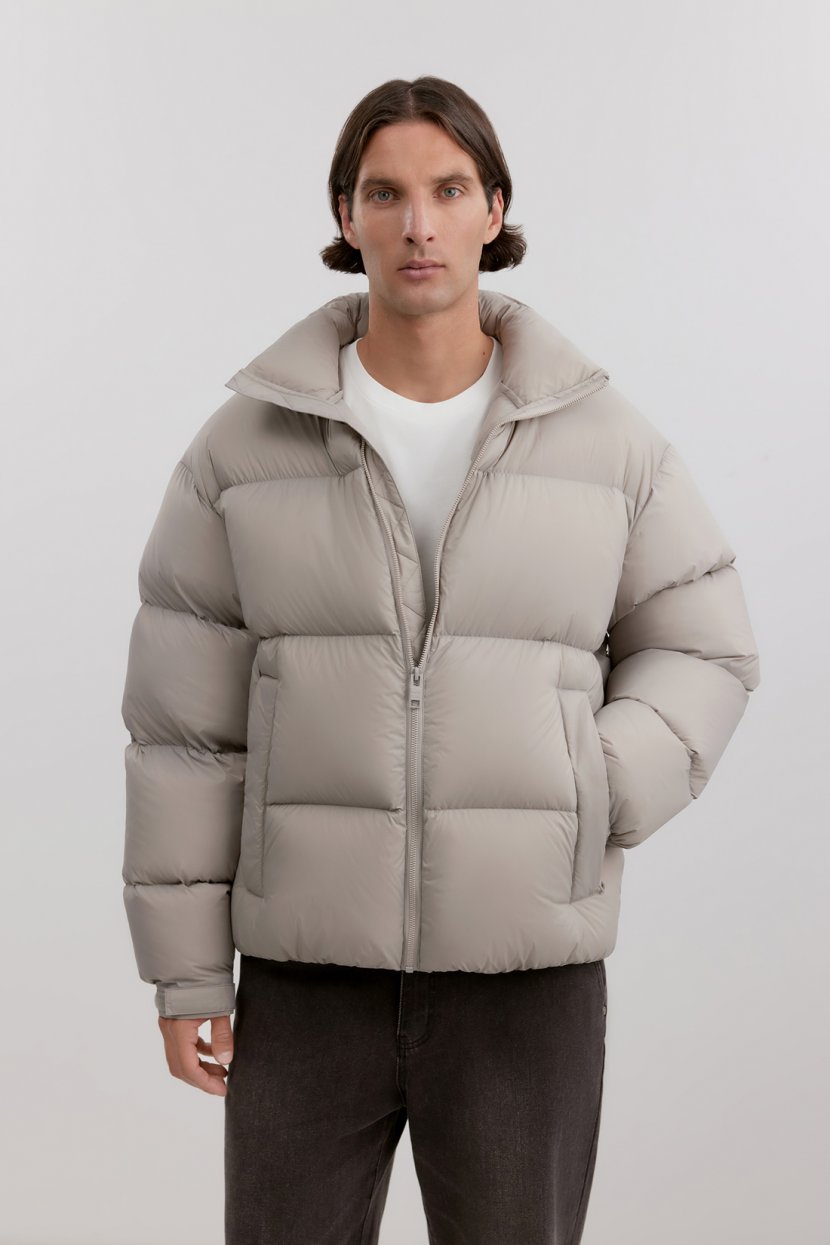 Мужской облегченный пуховик с воротником-стойкой и влагозащитой 19299₽