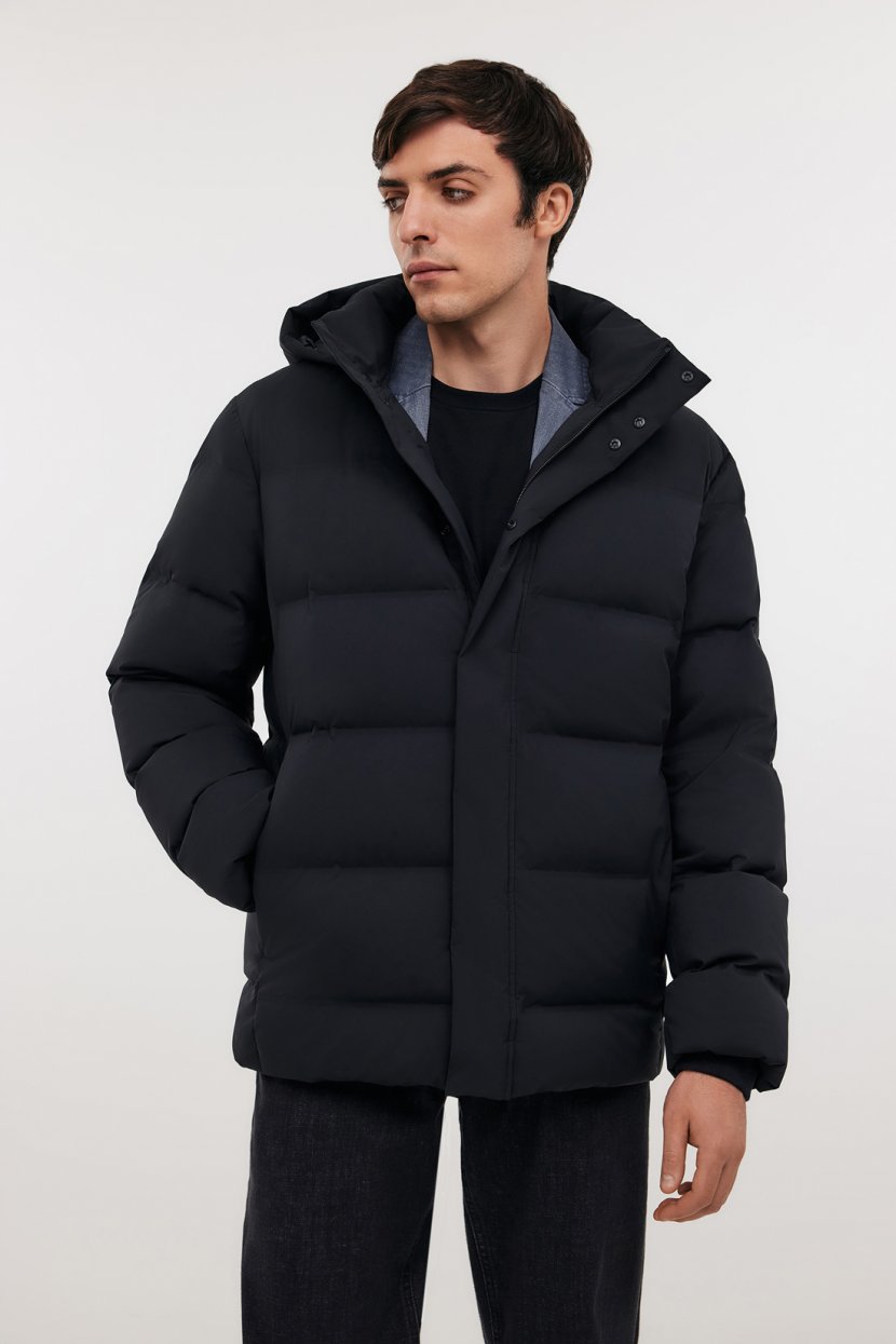 Короткий пуховик с капюшоном