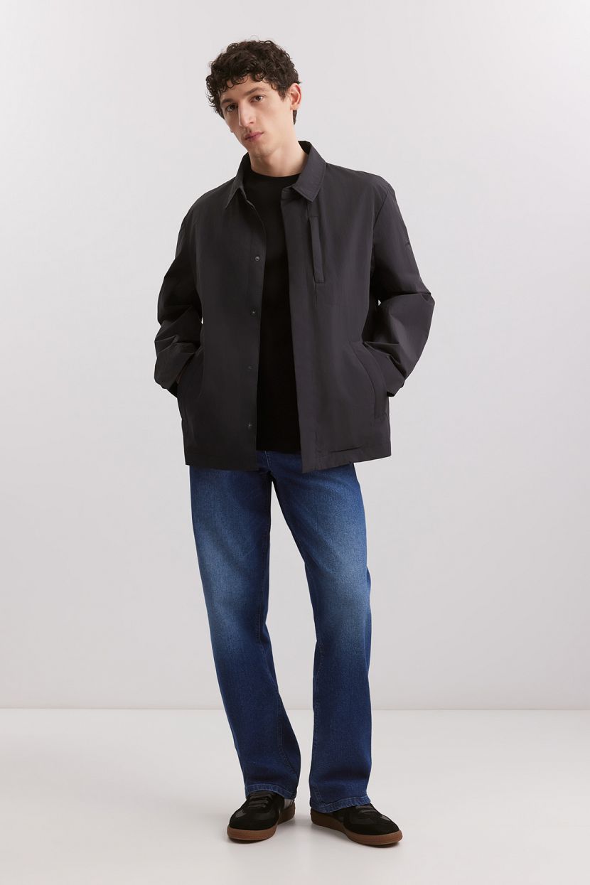 Ветровка с отложным воротником