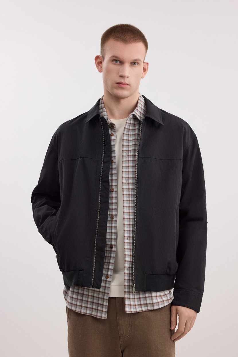 Ветровка с отложным воротником