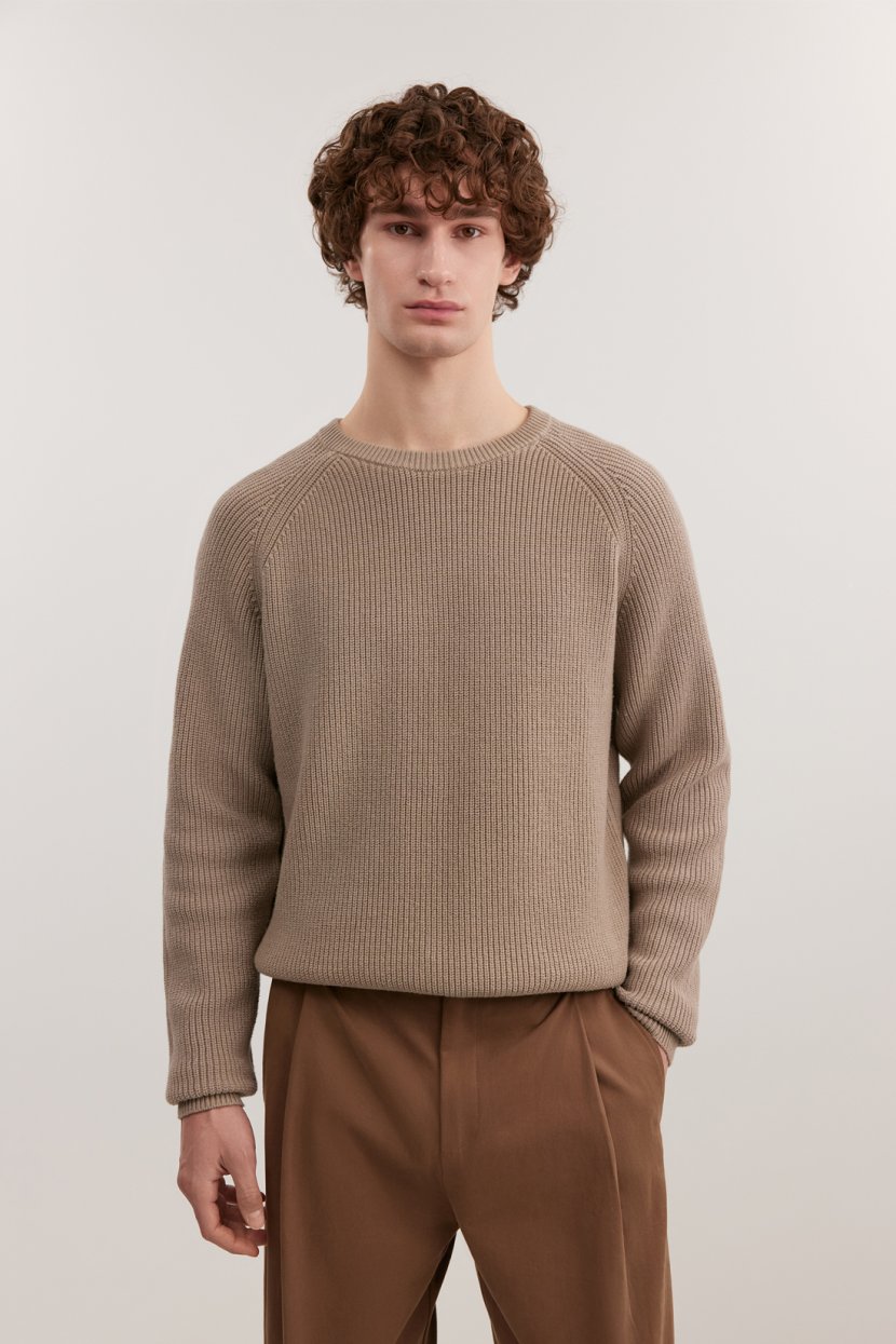 Трикотажный джемпер в рубчик 7699₽