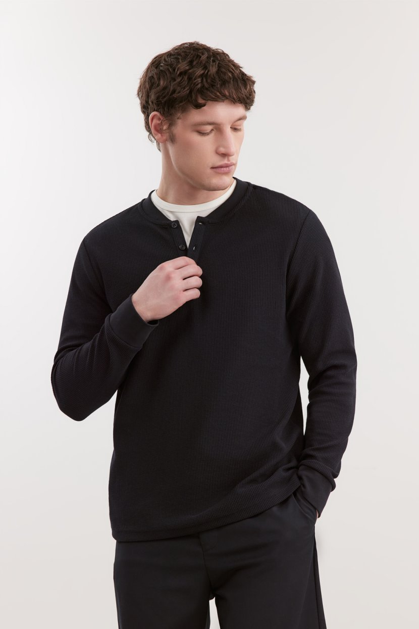 Лонгслив с воротником хенли 3999₽