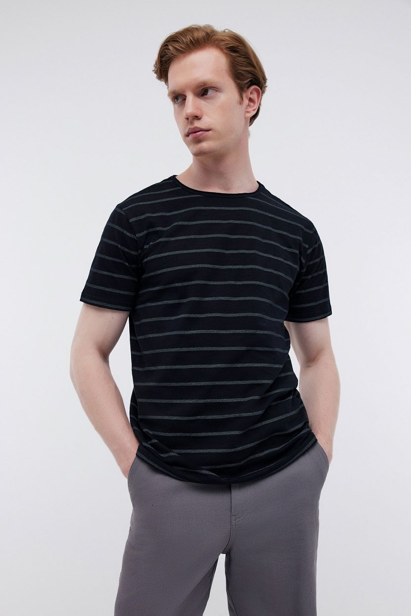 Черная базовая футболка в полоску (арт. BAON B7324058), размер 3XL, цвет черный