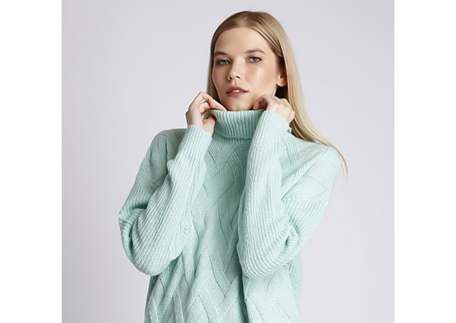 Модные свитера женские 2023. Схемы, описание вязания спицами, мастер класс